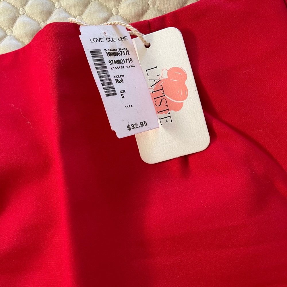 Red Outfit - Picture 5 of 6